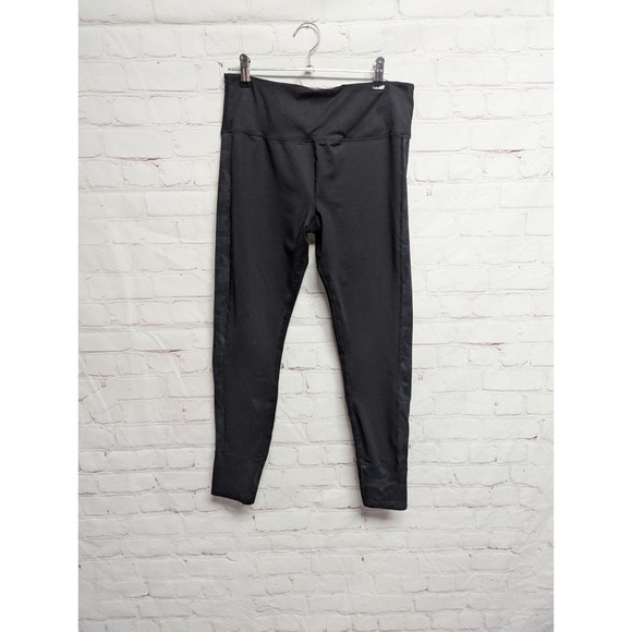 Vuori Pants - Vuori Leggings Womens Med Black With Camo Side Stripe Athletic Pants EUC 925